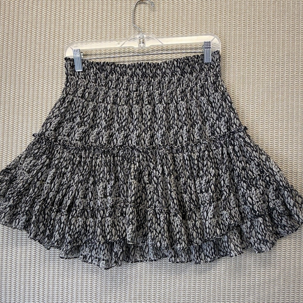 MISA Los Angeles Willa Mini Skirt Size Medium Black/White (small loose thread)